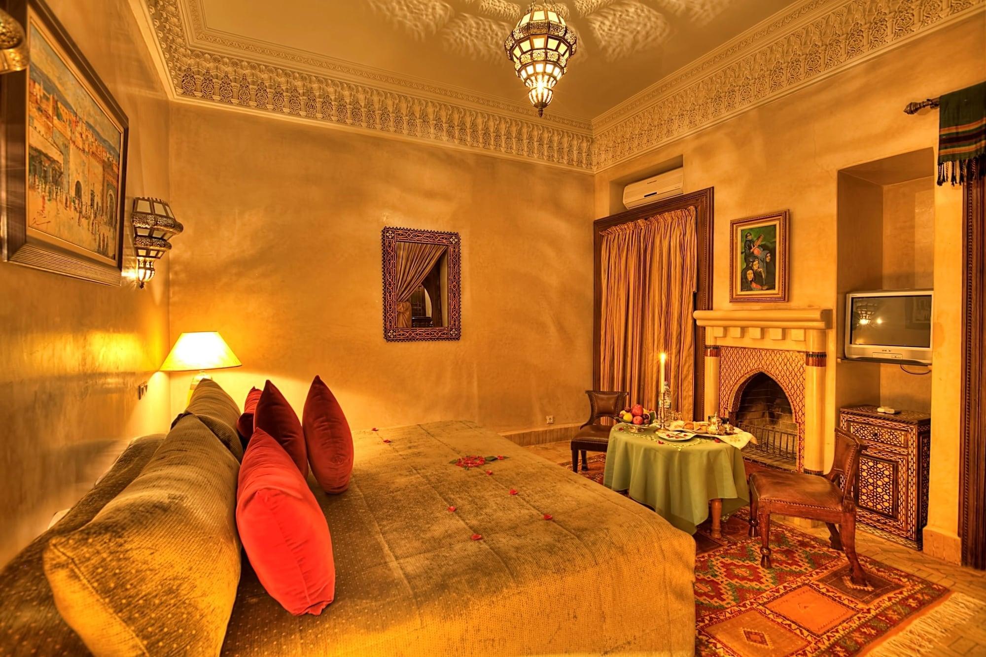 Riad Kniza Marrakesh Bagian luar foto A bedroom in the hotel
