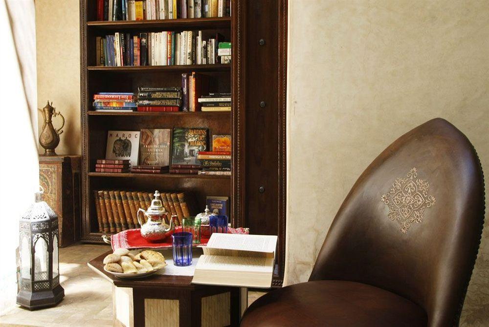 Riad Kniza Marrakesh Bagian luar foto Library at the hotel
