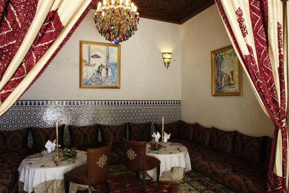 Riad Kniza Marrakesh Bagian luar foto A Moroccan restaurant in Casablanca
