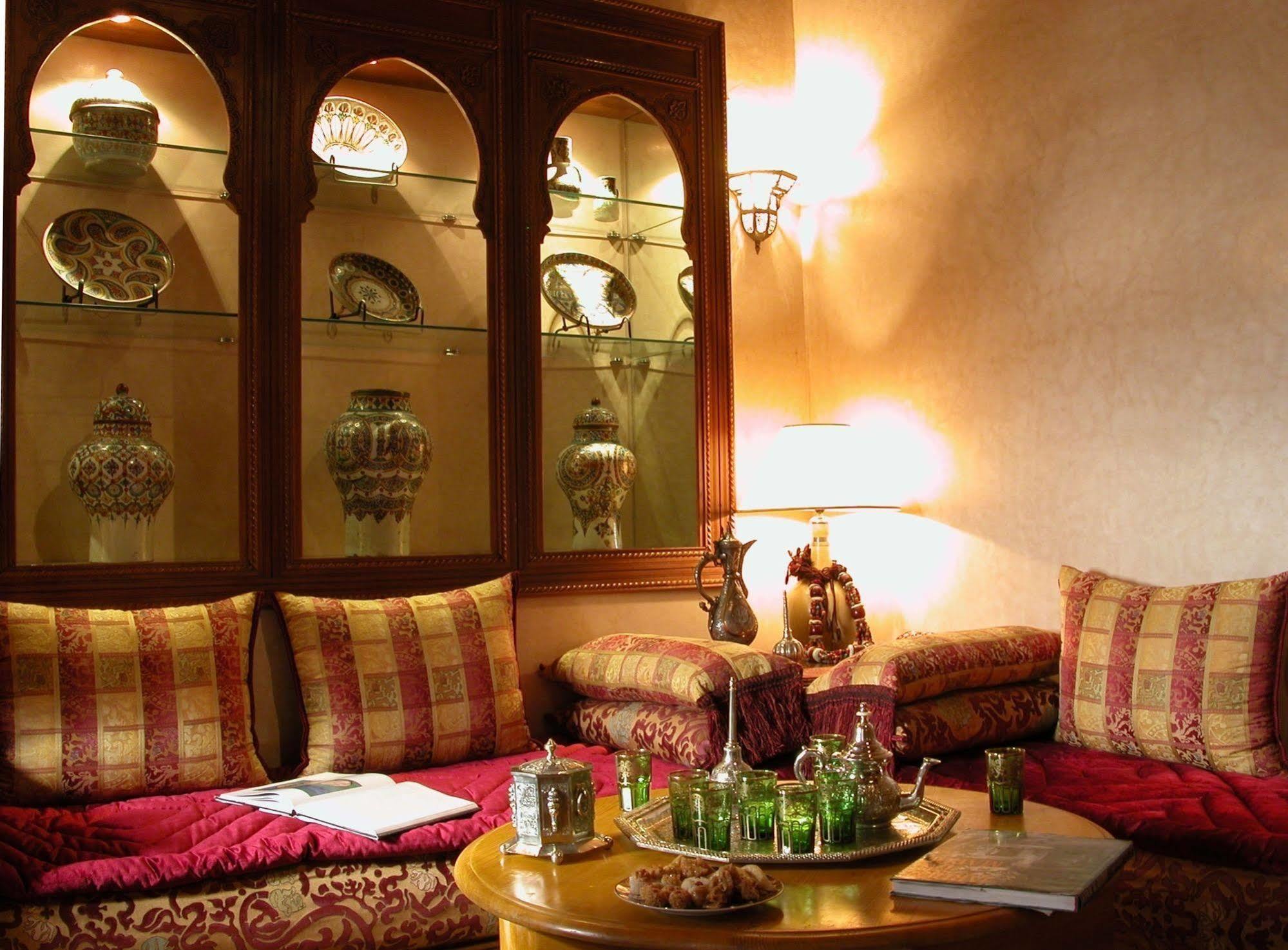 Riad Kniza Marrakesh Bagian luar foto A Moroccan interior