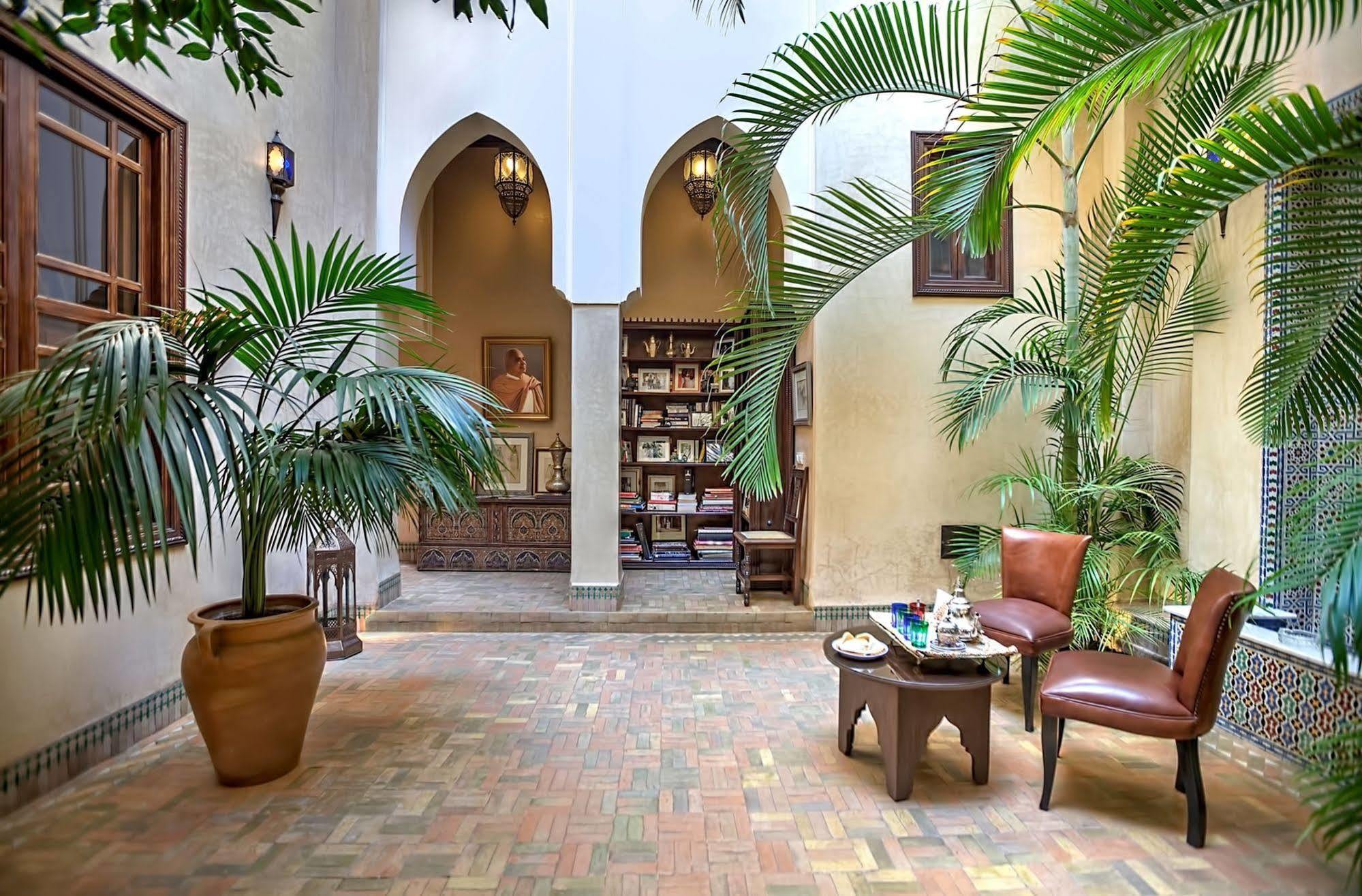 Riad Kniza Marrakesh Bagian luar foto The interior of the library