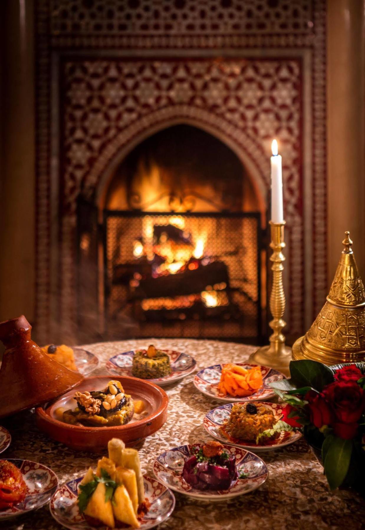 Riad Kniza Marrakesh Bagian luar foto A fireplace in a Moroccan riad